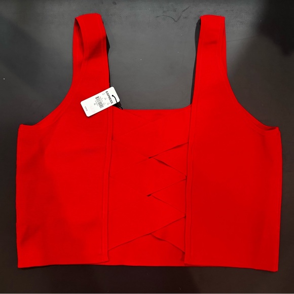 Express Bodycon / Body Contour Cropped
Top in Red. Criss Cross Back. Size XL - Picture 3 of 5